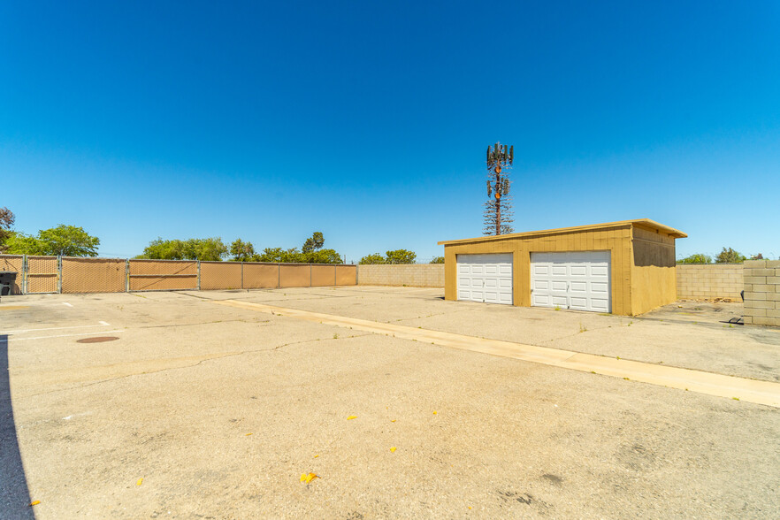 More Photos Of 8837 E Palmdale Blvd, Palmdale Research And Development For Sale