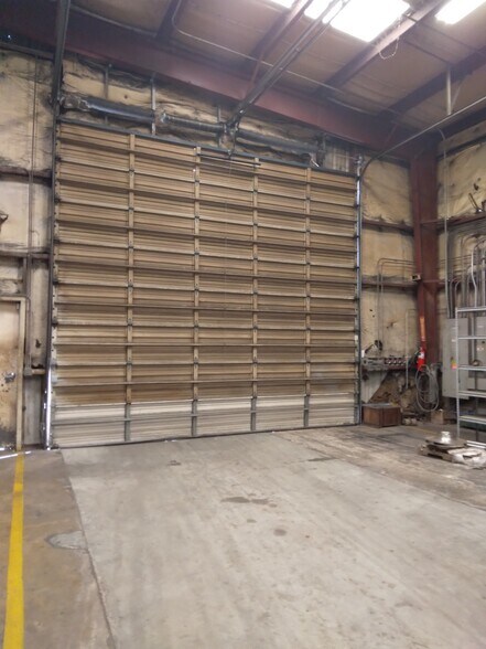 More Photos Of 13424 Hempstead Hwy, Houston Warehouse For Sale