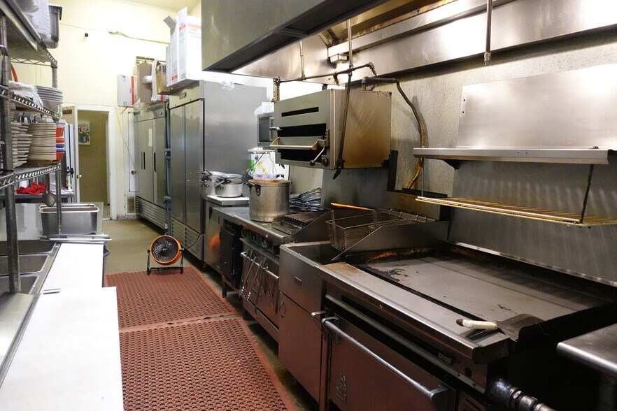 More Photos Of 119-121 E 3rd St, Taylor Freestanding For Sale