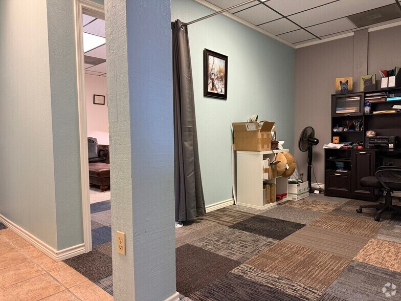 More Photos Of 116 S US Highway 281, Marble Falls Office For Lease