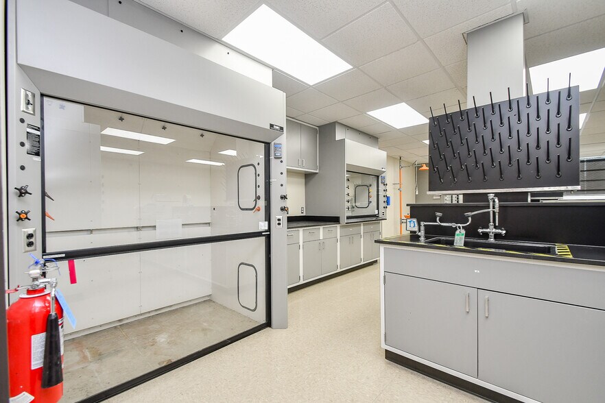 More Photos Of 15366 Park Row, Houston Office For Sale