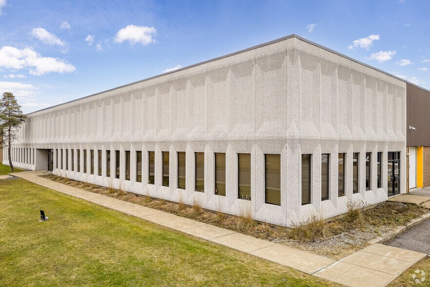 Primary Photo Of 6000 Boul Thimens, Montréal Warehouse For Sale