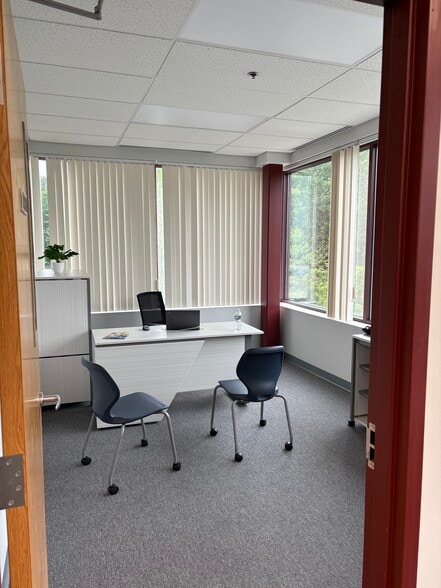 More Photos Of 201 Riverneck Rd, Chelmsford Office For Lease