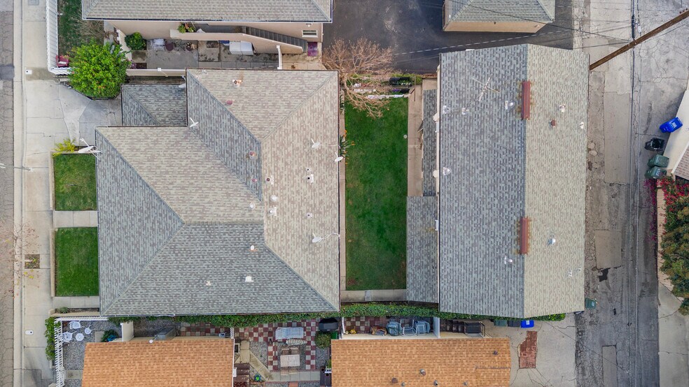 More Photos Of 4123 Ocean View Blvd, Montrose Apartments For Sale