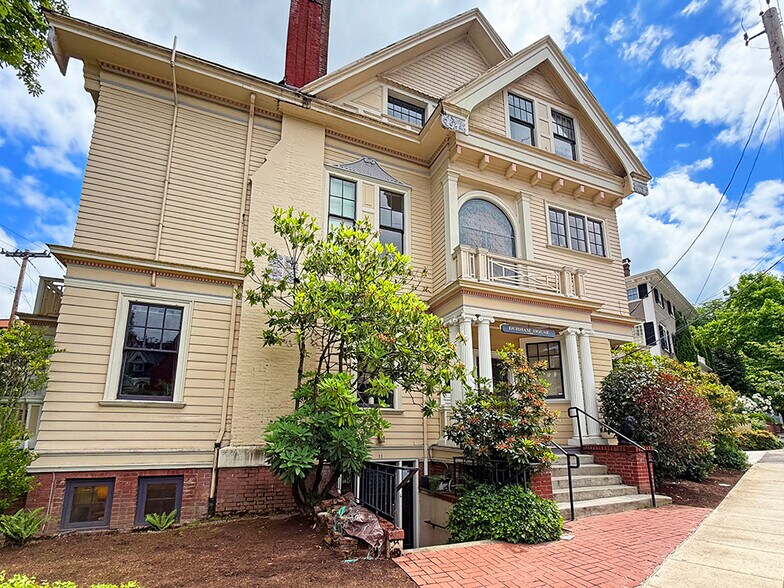 More Photos Of 1012 SW King Ave, Portland Office For Lease