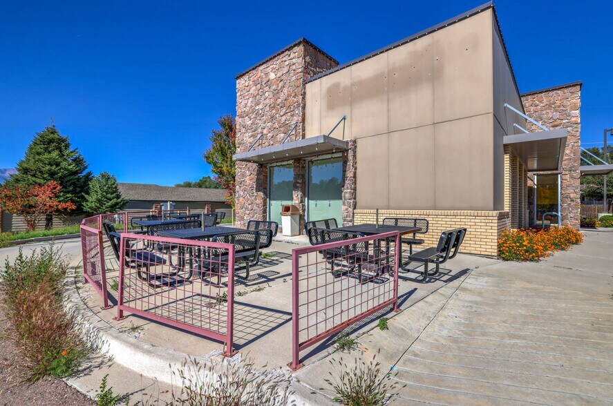 More Photos Of 3220 Austin Bluffs Pky, Colorado Springs Freestanding For Lease