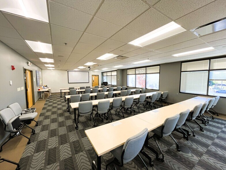 More Photos Of 20 Allen Ave, Webster Groves Office For Lease