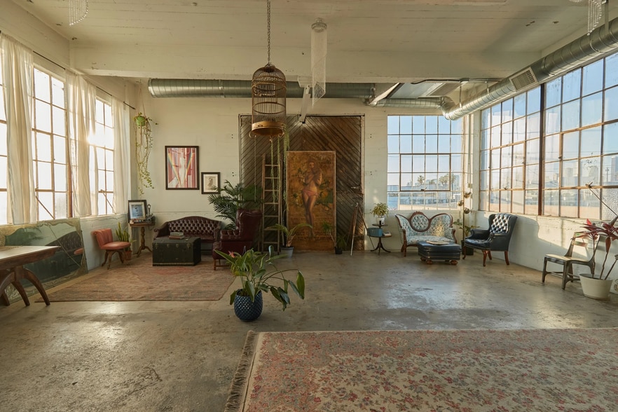 More Photos Of 1515 Compton Ave, Los Angeles Warehouse For Lease