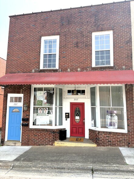 More Photos Of 207 W Main St, Mayodan Specialty For Sale