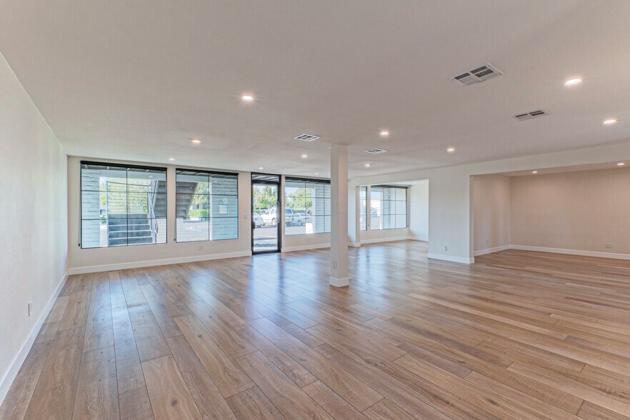 More Photos Of 3530 E Indian School Rd, Phoenix Office For Lease