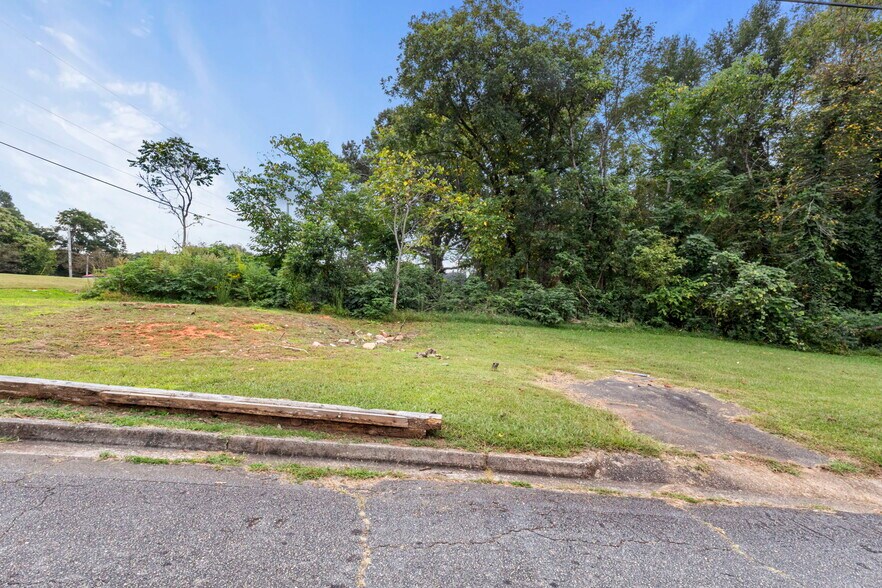 More Photos Of 229 W Liberty St, Forest City Apartments For Sale