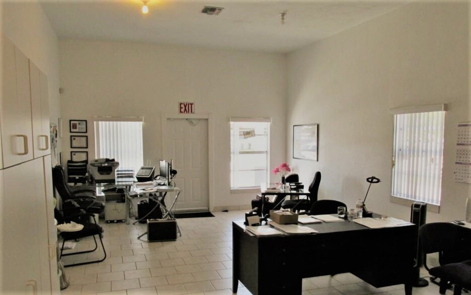 More Photos Of 1211 Miramar St, Cape Coral Office For Sale