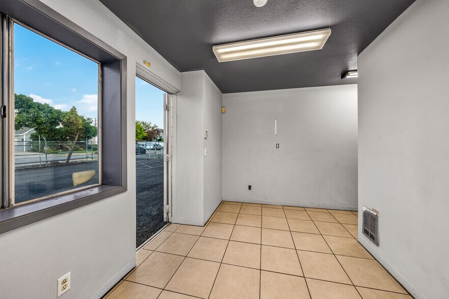 More Photos Of 729 Welch St, Medford Warehouse For Sale