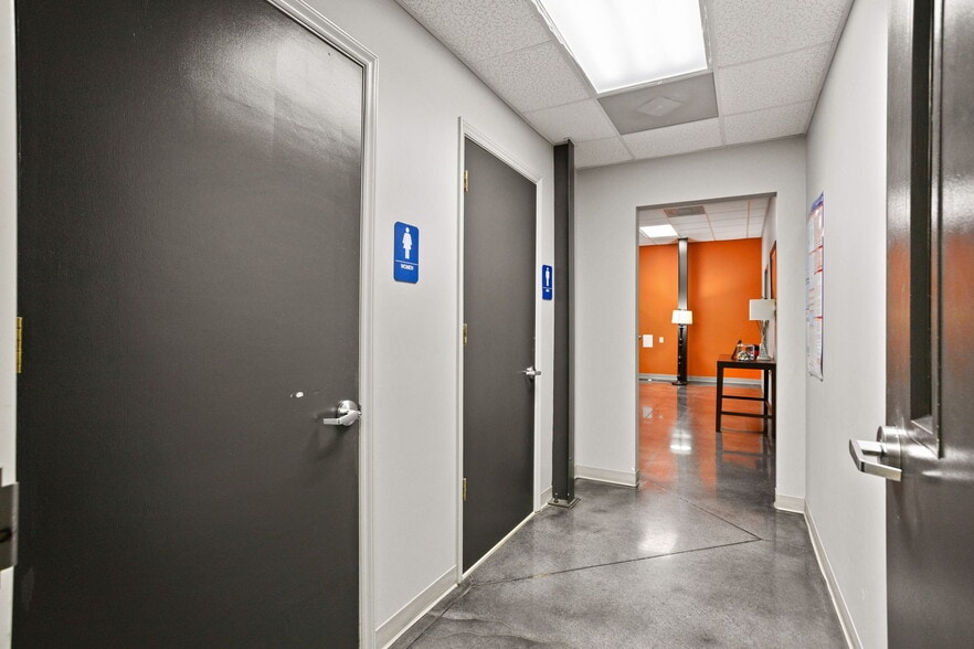 More Photos Of 340 Interstate Blvd, Greenville Warehouse For Sale