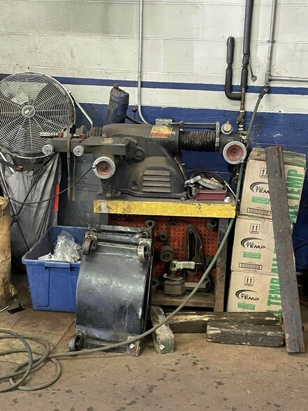 More Photos Of 635 Burnham Ave, Calumet City Auto Repair For Sale