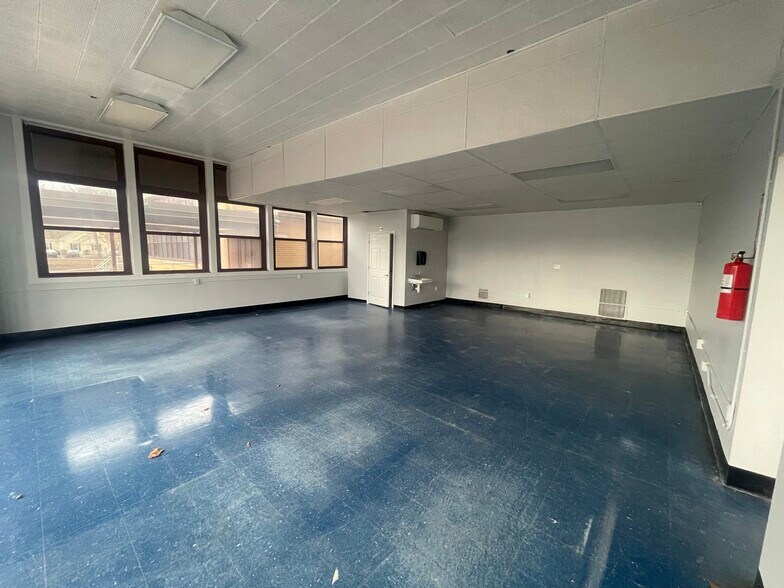 More Photos Of 740 Colonel Ledyard Hwy, Ledyard Storefront Retail Residential For Lease