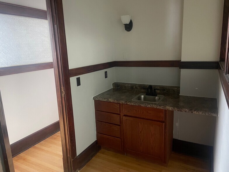 More Photos Of 628 Columbus St, Ottawa Loft Creative Space For Sale