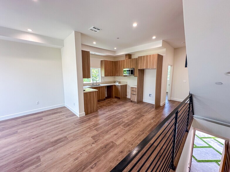 More Photos Of 2840 Wellington Rd, Los Angeles Multifamily For Sale