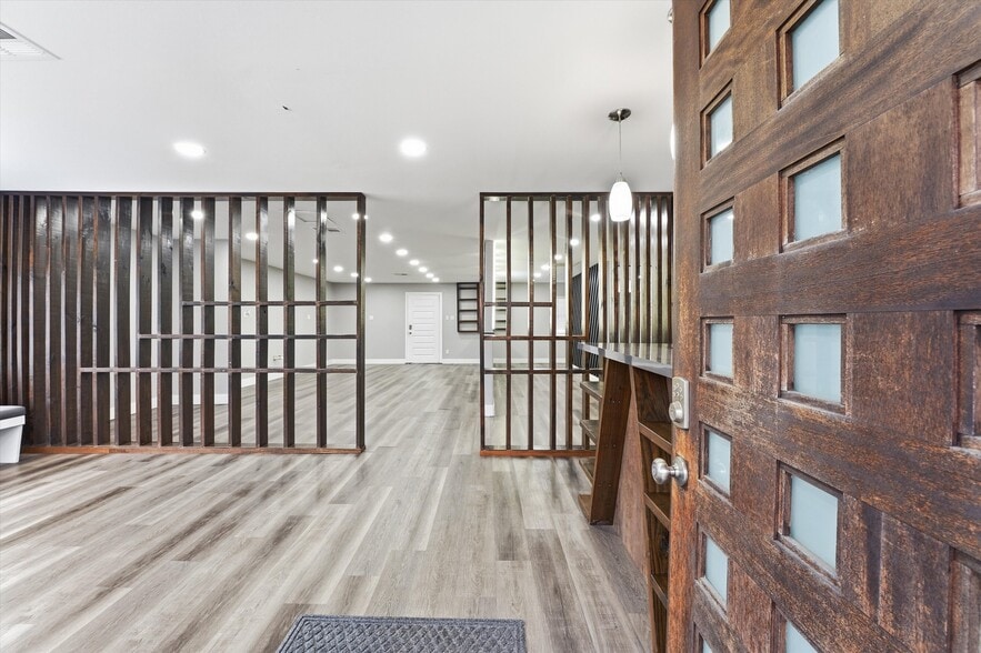 More Photos Of 2106 Antoine Dr, Houston Freestanding For Sale