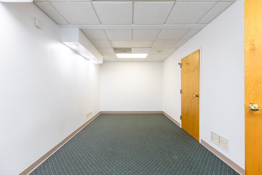 More Photos Of 640 S Walker St, Bloomington Medical For Sale
