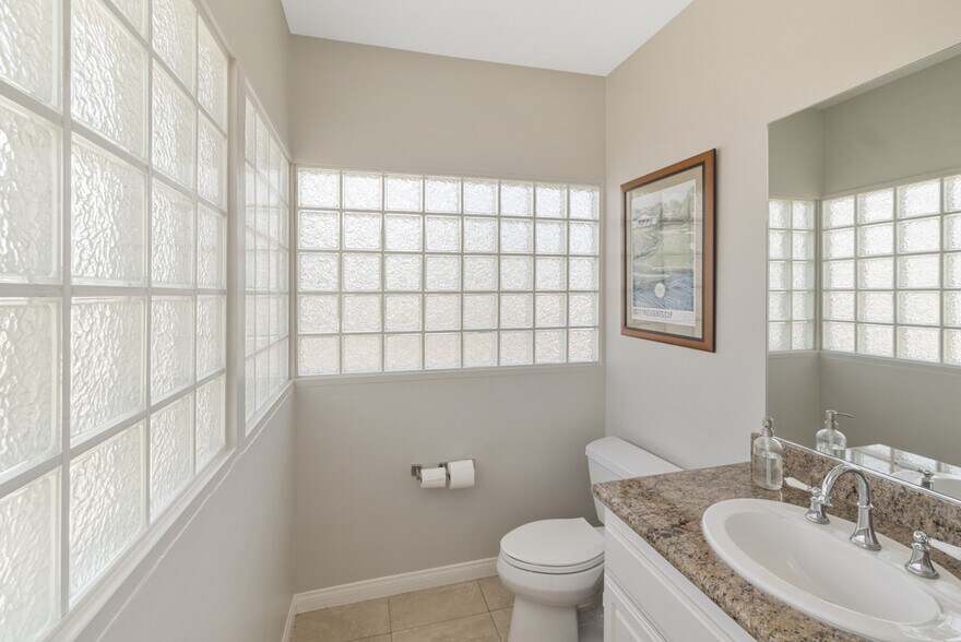 More Photos Of 3148 Market St, San Diego Office For Sale