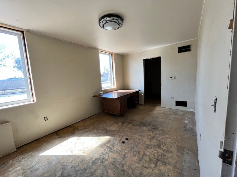 More Photos Of 1213 Scott Ave, Wichita Falls Service For Sale