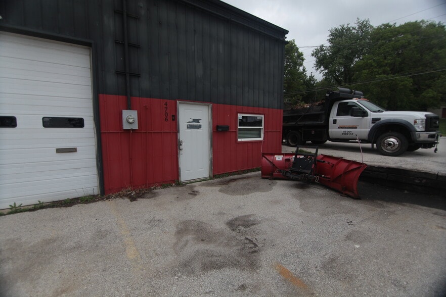 More Photos Of 4706 12th St, Rock Island Auto Dealership For Sale