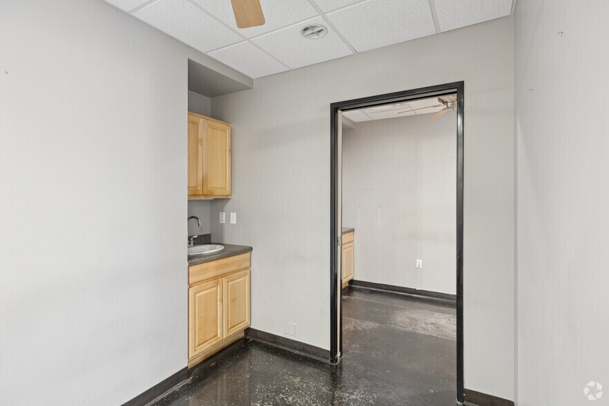More Photos Of 1342 W Warner Rd, Tempe Unknown For Lease