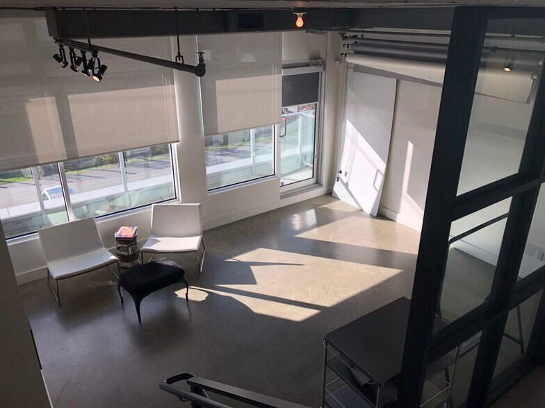 More Photos Of 370 Esplanade E, North Vancouver Warehouse For Lease