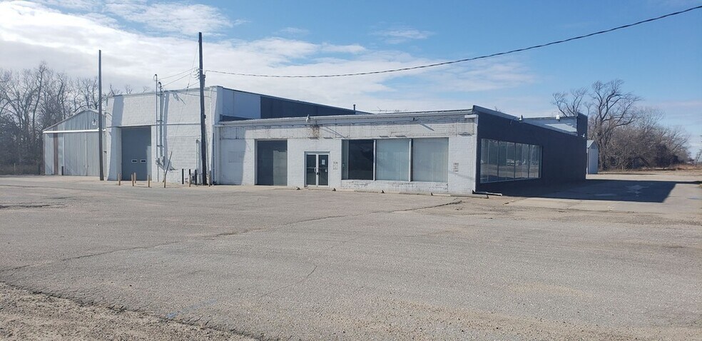 More Photos Of 3701 W Highway 30, Fremont General Retail For Lease