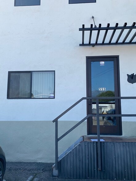 More Photos Of 555 Maple St, Carpinteria Warehouse For Lease