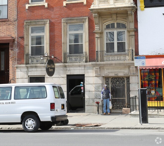 More Photos Of 142 Washington Ave, Albany Storefront Retail Residential For Lease
