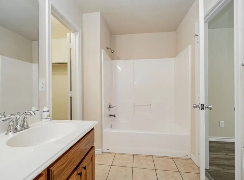 More Photos Of 26 Duplex Portfolio, Commerce Apartments For Sale