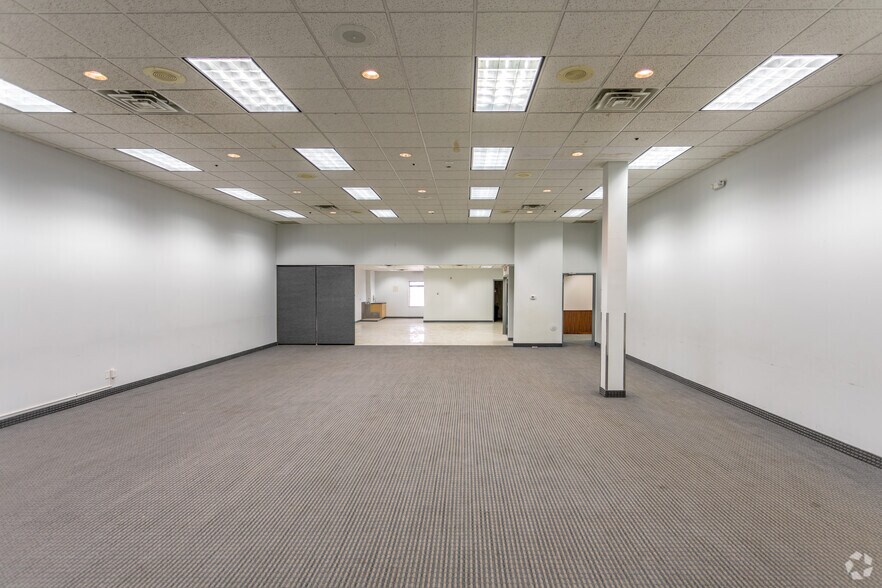 More Photos Of 14600 21st Ave N, Plymouth Warehouse For Lease