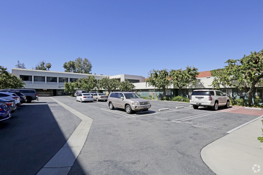 More Photos Of 15230 Burbank Blvd, Sherman Oaks Office For Lease