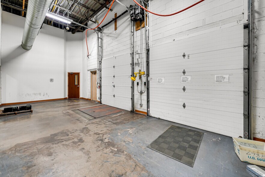 More Photos Of 721 E 112th St, Chicago Flex For Lease