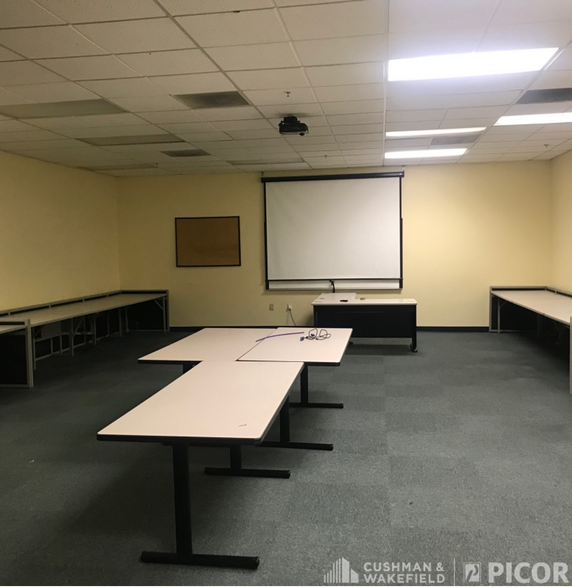 More Photos Of 3755 N Business Center Dr, Tucson Manufacturing For Lease