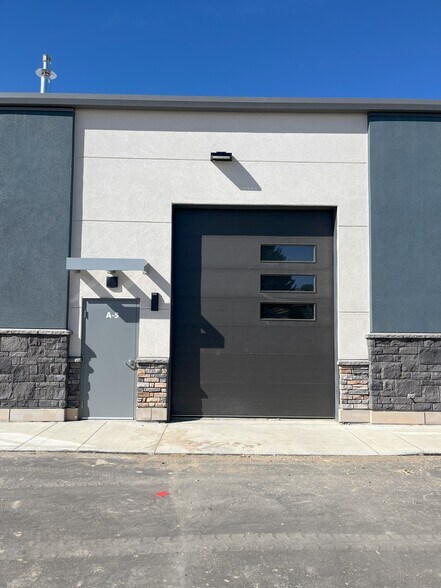 More Photos Of 1001 Depot Hill, Broomfield Showroom For Sale