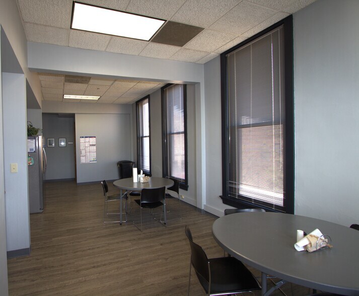 More Photos Of 104 N Main St, Saint Charles Office For Lease