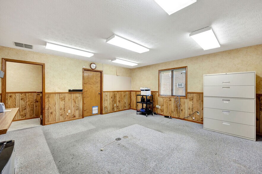 More Photos Of 1 Marty Ln, West Alexandria Medical For Sale