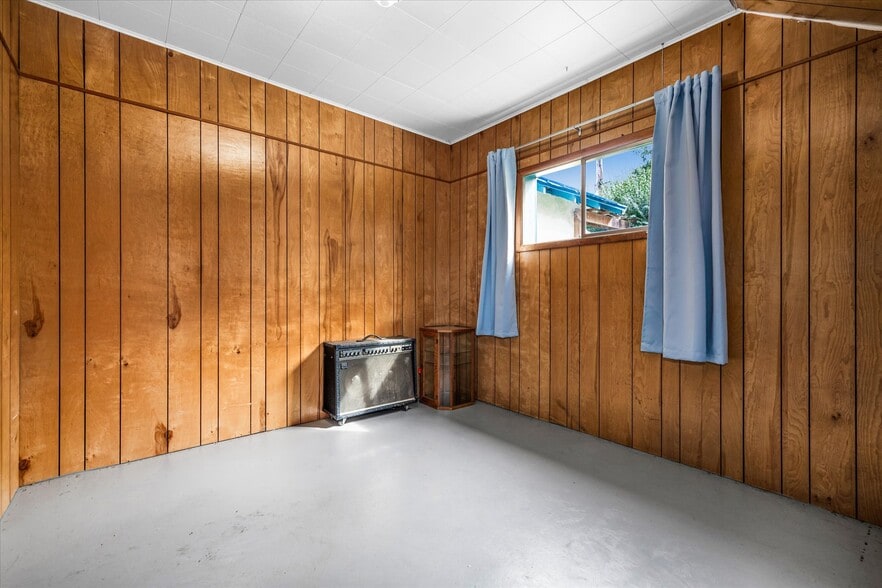 More Photos Of 7550 Logsden Rd, Logsden Convenience Store For Sale