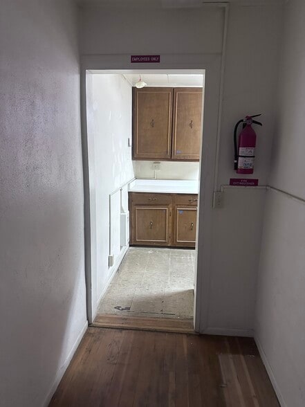 More Photos Of 860 W 4th St, Benson Flex For Sale