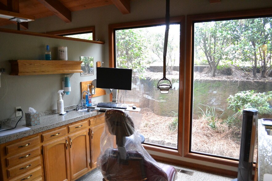 More Photos Of 6161 Clark Rd, Paradise Medical For Sale