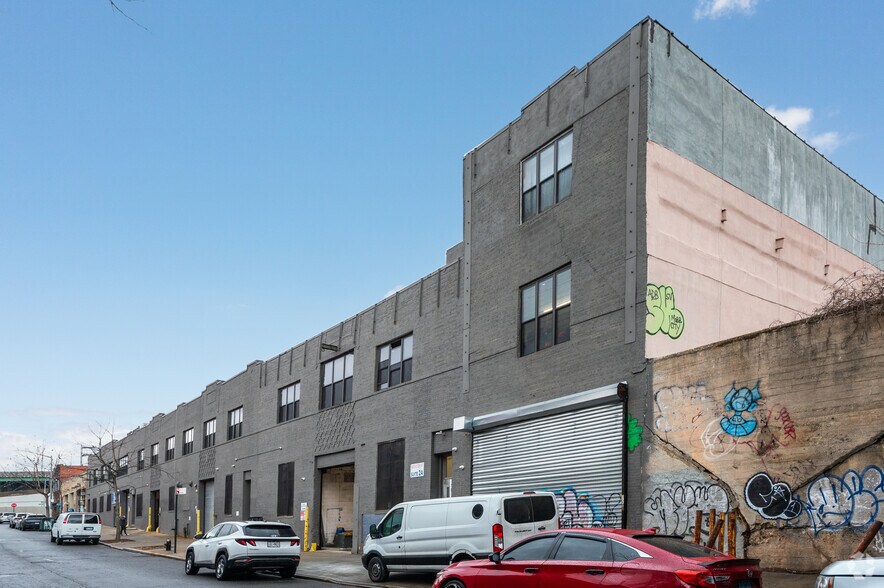 More Photos Of 805 E 139th St, Bronx Showroom For Lease