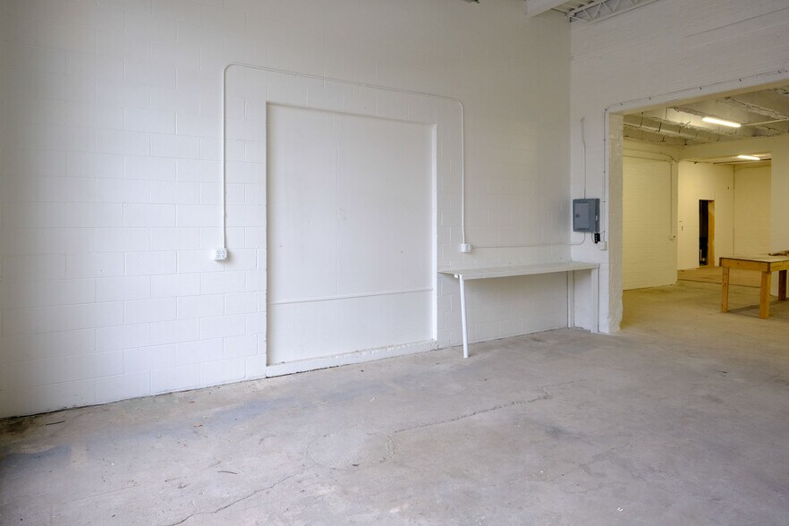 More Photos Of 408 W Main St, Benton Harbor Freestanding For Lease