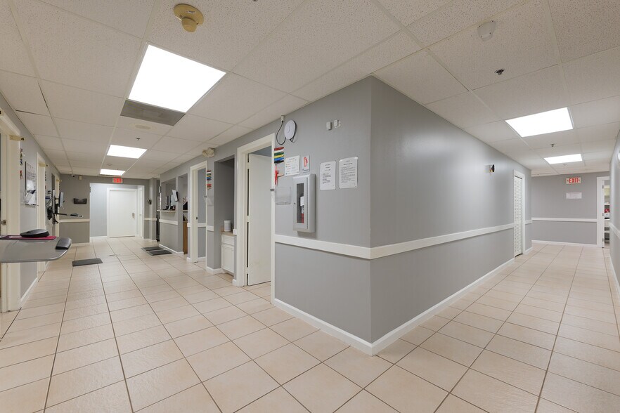 More Photos Of 305 Expressway 83, Mission Medical For Sale