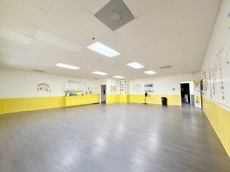 More Photos Of 3097 Emery Cir, Austell Light Distribution For Sale