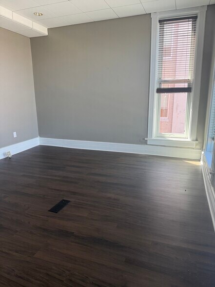 More Photos Of 521 S Main St, Findlay Storefront Retail Office For Lease