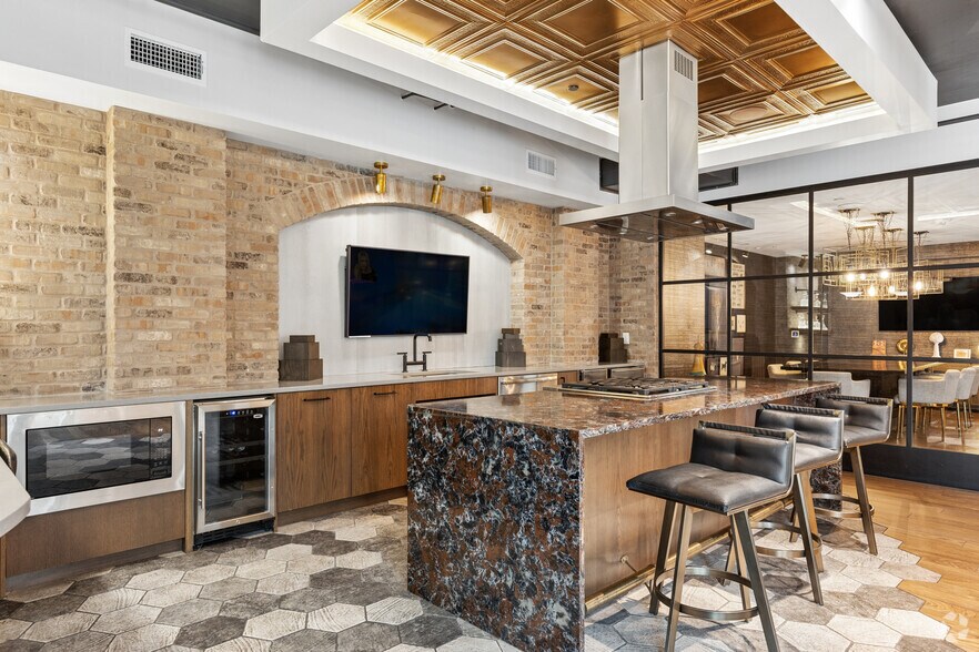 More Photos Of 101-111 W Davis St, Dallas Apartments For Lease