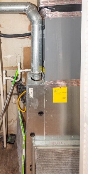 More Photos Of 401-405 S High St, Baltimore Storefront Retail Residential For Sale